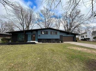 2336 Leesmoor Ln, Fort Wayne, IN 46808