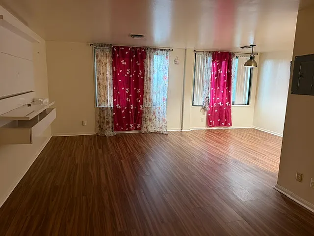 1 bed, 982 sqft, $1,700 — Photo 3