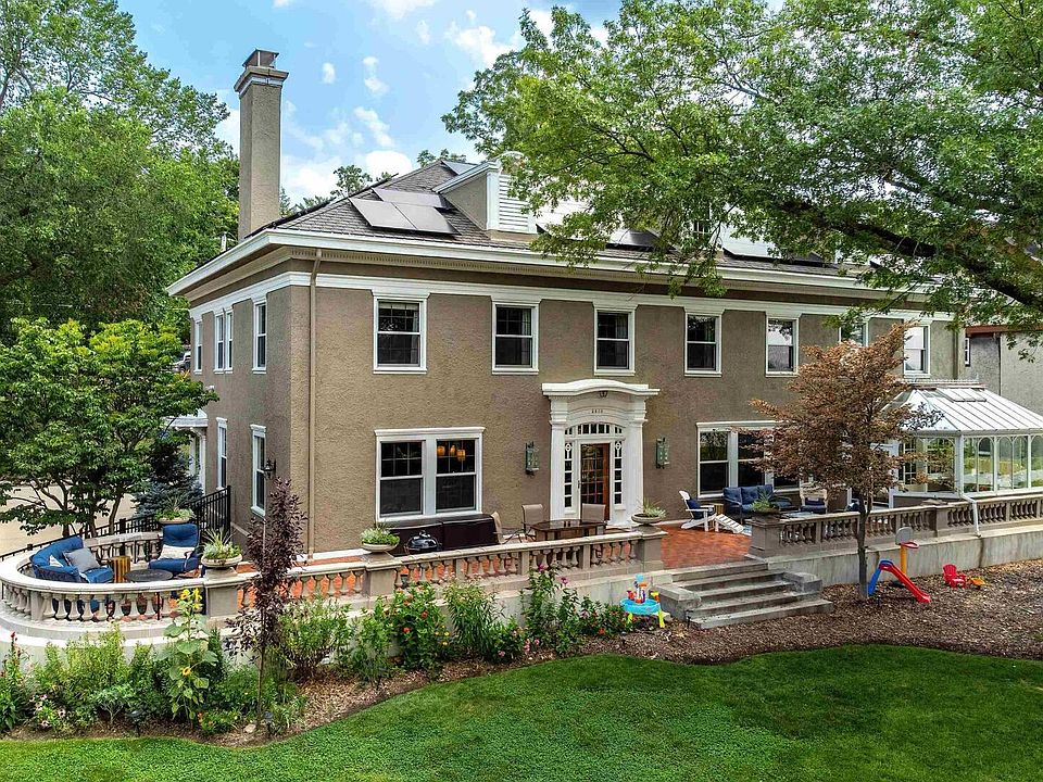 1st image of 15 Hillcrest Ave