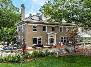 15 Hillcrest Ave, Davenport, IA 52803