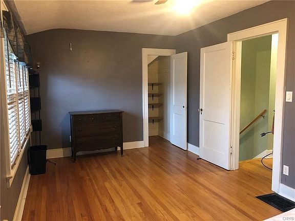 5th image of 157 Harwood Ave