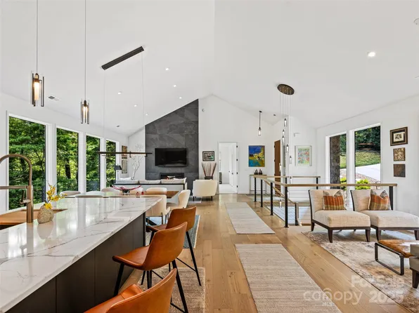 23 Haverhill Ct, Flat Rock, NC 28731