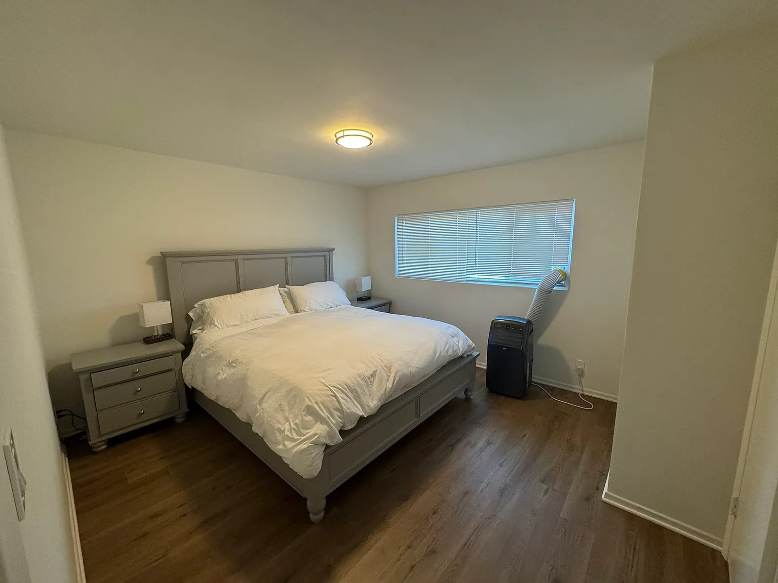 3 bed, 1.5 bath, 1200 sqft, $3,549 — Photo 4