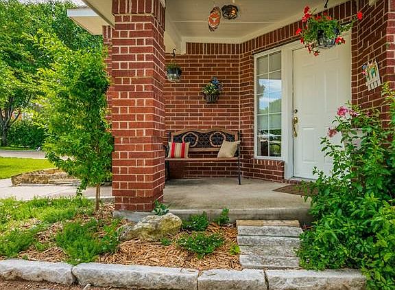 2nd image of 1106 Glendalough Dr