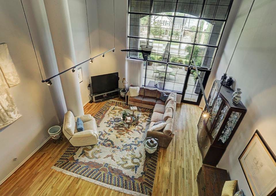 1st image of 1005 S Shepherd Dr APT 208