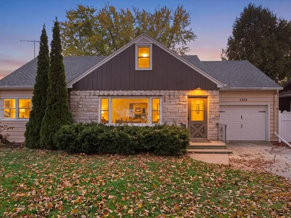 1212 Kilbourn St, Kewaunee, WI 54216