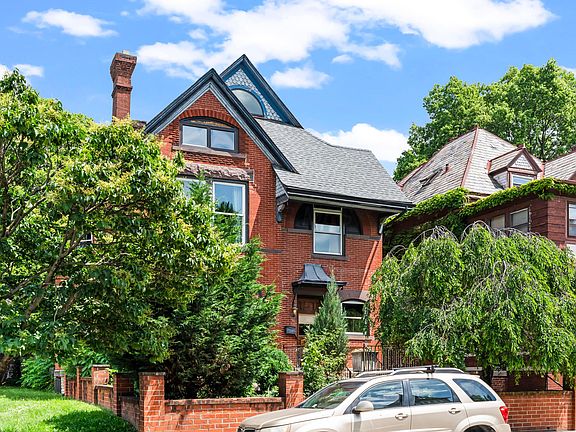 3rd image of 726 Franklin Ave