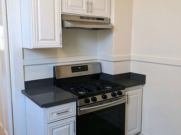 3rd image of 2595 Washington St #8