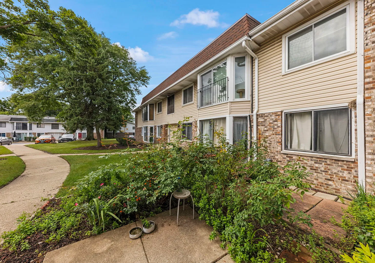 1 bed, 900 sqft, $1,600 — Photo 2