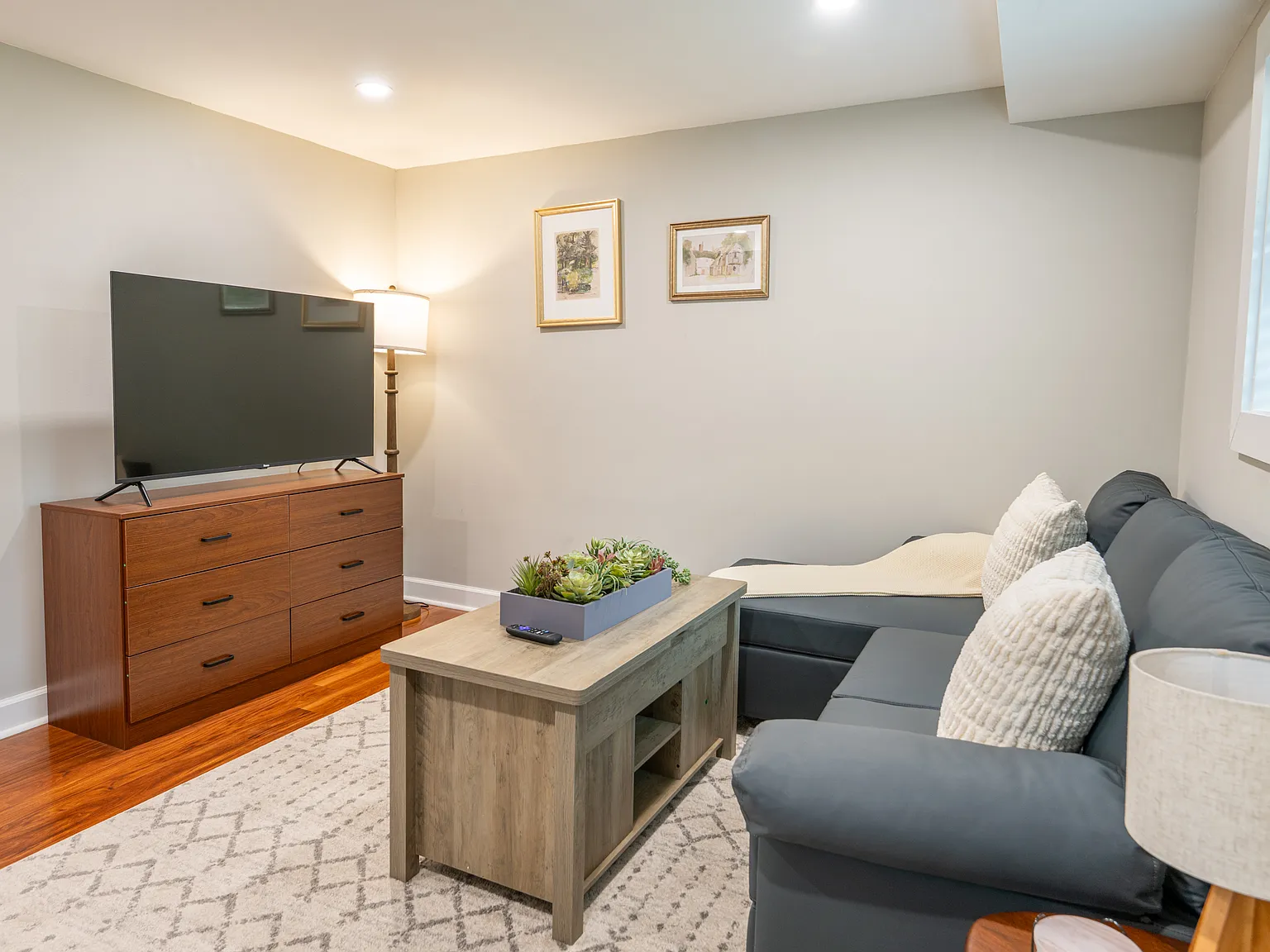 2 bed, 1000 sqft, $3,200 — Photo 3