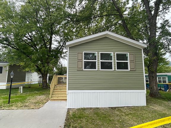 2nd image of 7 Tahoe Ln