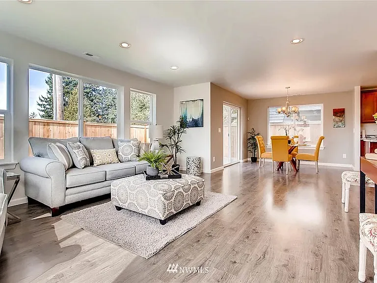318 SW 106th St — Photo 4
