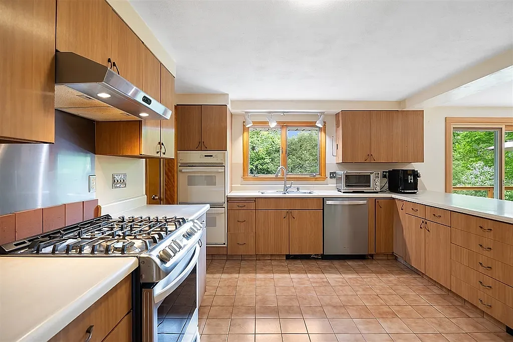 4 bed, 1722 sqft, $4,000 — Photo 1