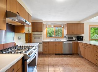 139 Gray St, Amherst, MA 01002