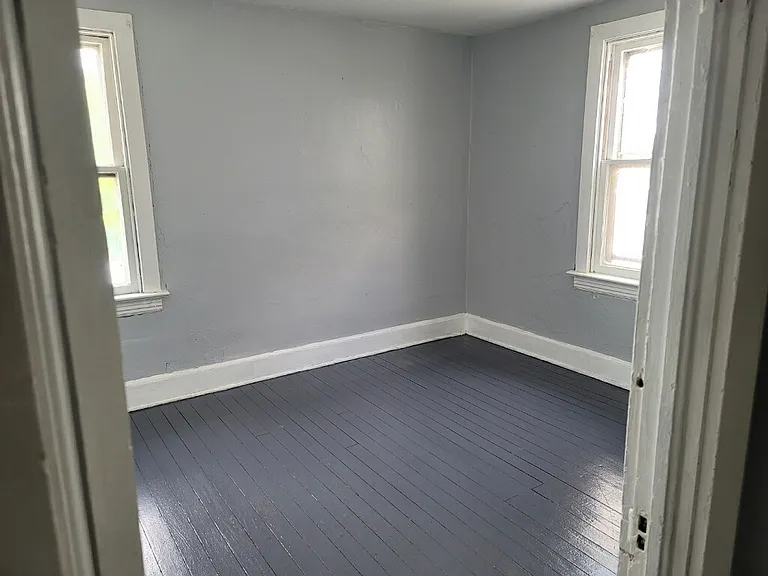 742 W King St — Photo 8