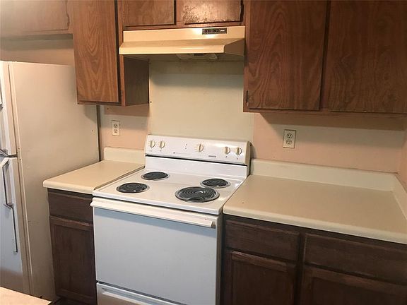 4th image of 701 Oakwood Ln APT 6