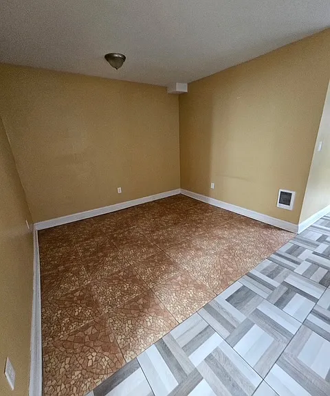 240-42 W Glenwood Ave #1 — Photo 7