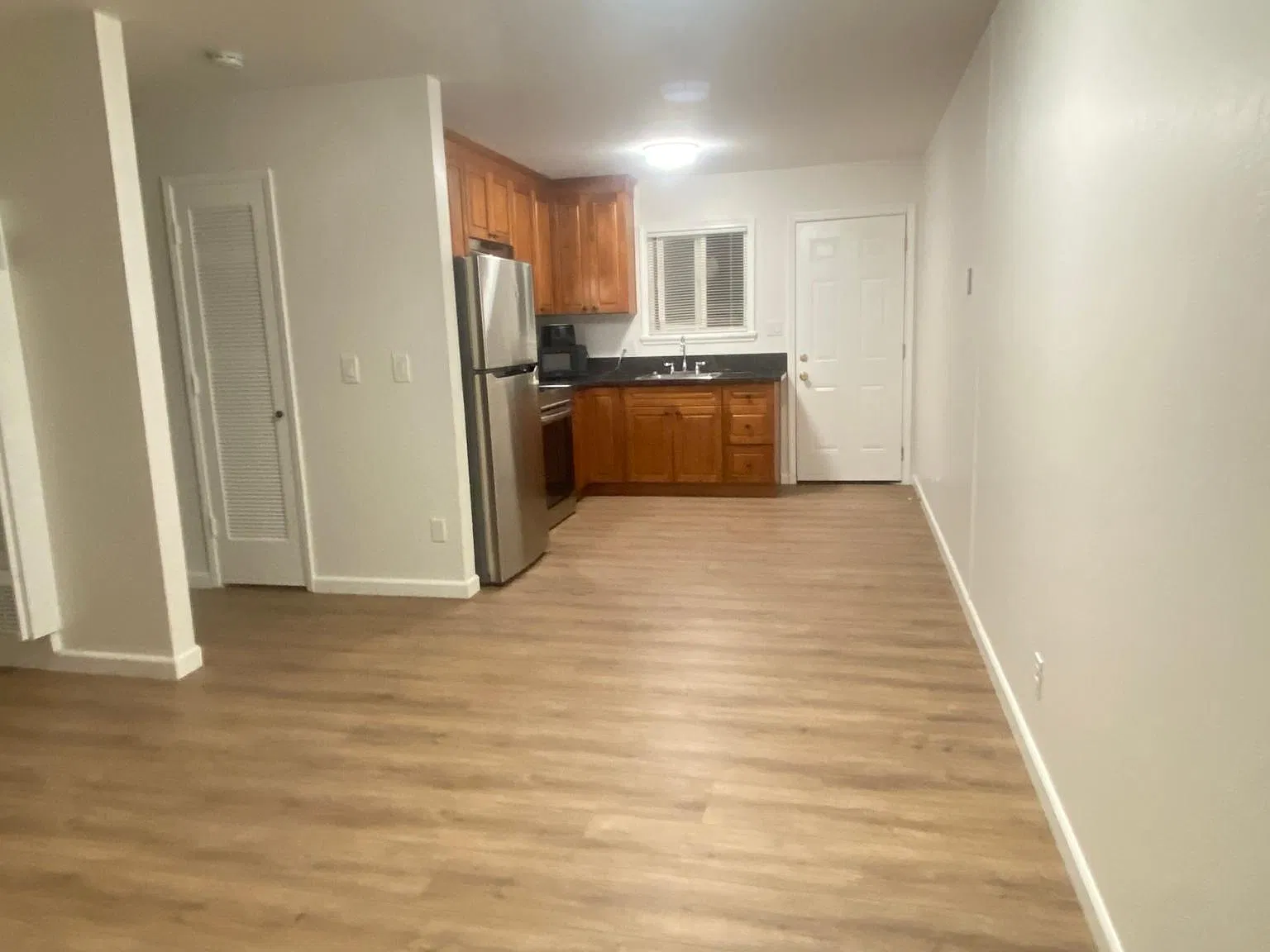 2 bed, 800 sqft, $1,900 — Photo 2