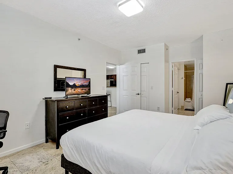 580 Sapodilla Ave #105 — Photo 15
