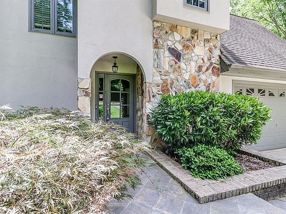 3rd image of 480 Rock House Rd