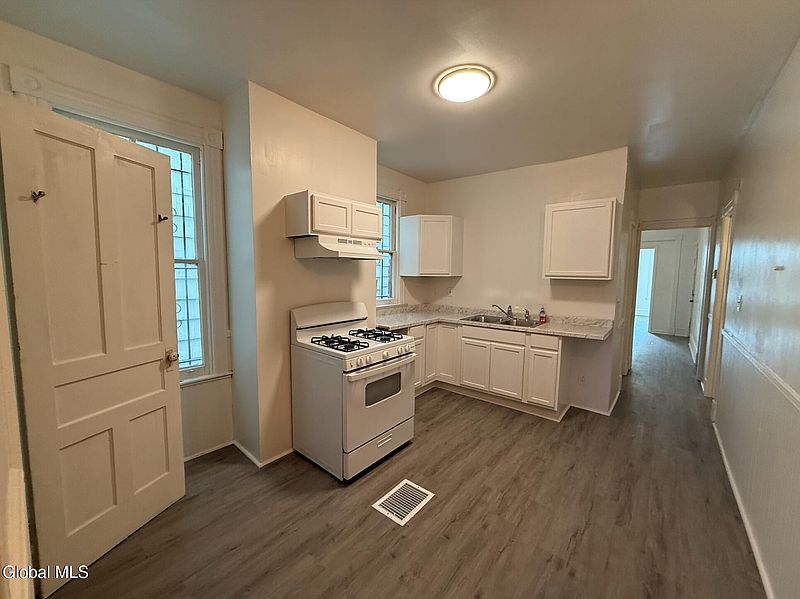 5th image of 517 Hamilton Street
