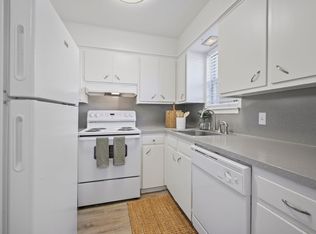 Downstairs 1 bedroom! Keyless Entry! Alarm System! Laundry Facilities On Site!, Tulsa, OK 74105