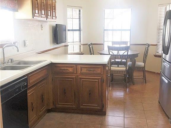 5th image of 740 Villa Vanessa Dr