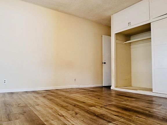 5th image of 5535 1/2 Welland Ave