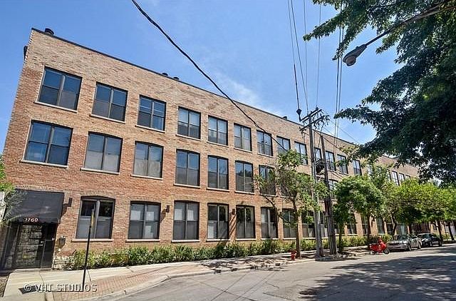 1st image of 1760 W Wrightwood Ave APT 101