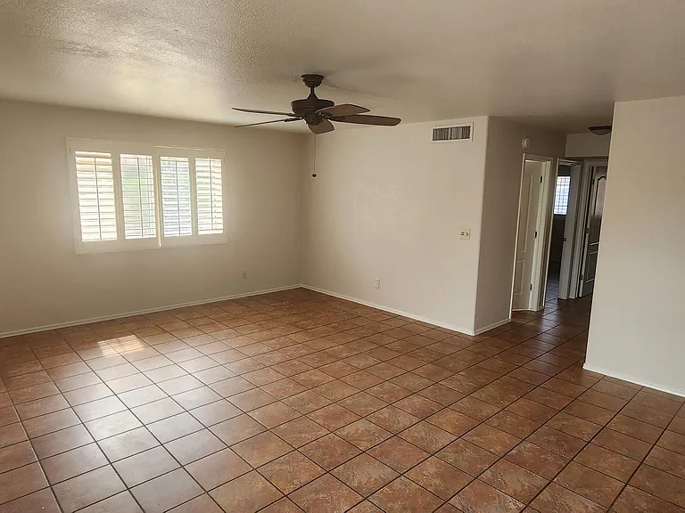 71 E Windhill Dr — Photo 16