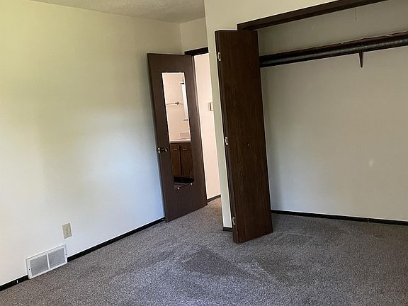 5th image of 512 Breezy Point Dr #10889011