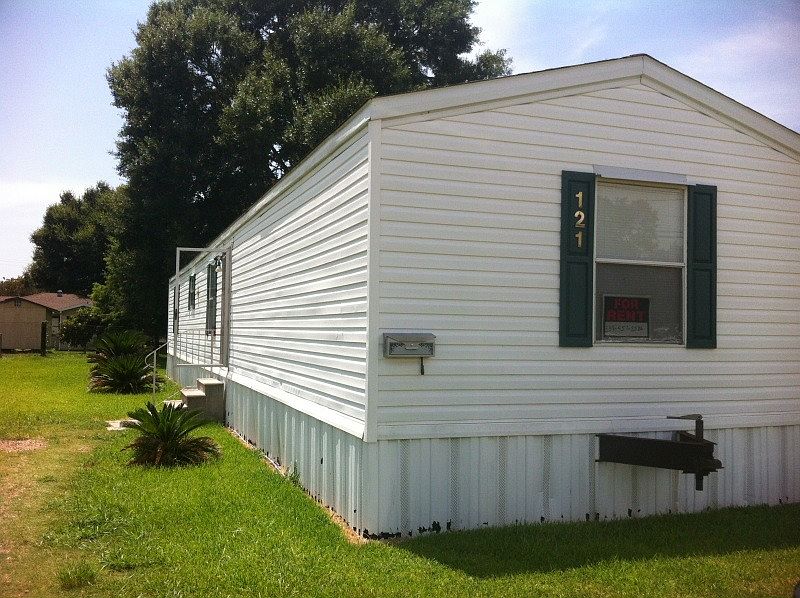 1st image of 121 Corinne St