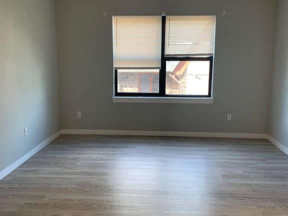 5th image of 127 16th Ave #5