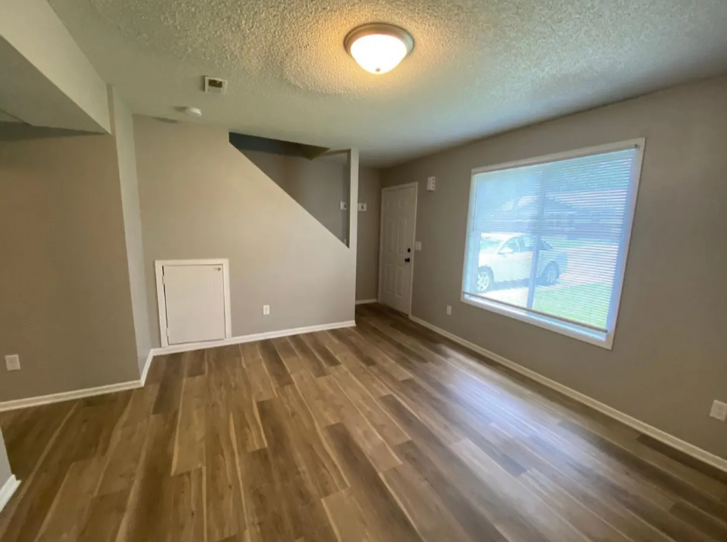 1601 E Pleasant View Drive — Photo 2
