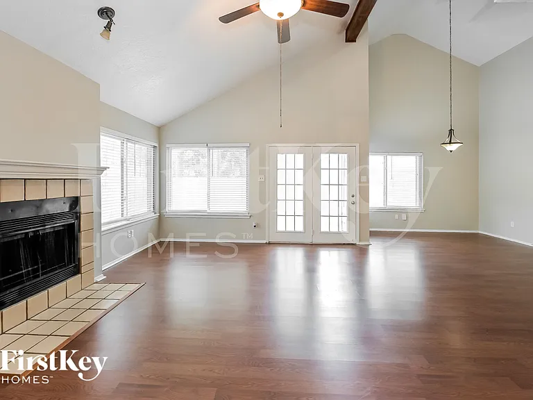 3223 Lake Stream Dr — Photo 3