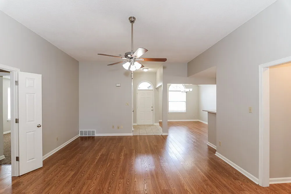 3 bed, 2.0 bath, 1499 sqft, $1,760 — Photo 4