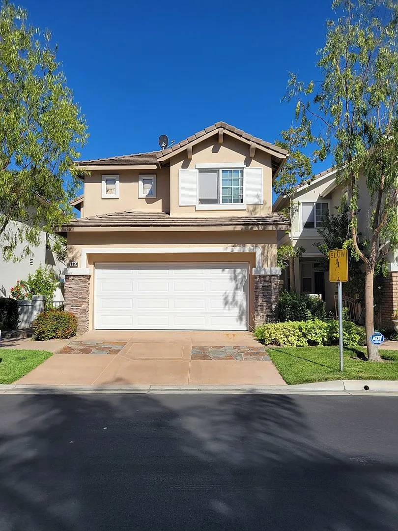 Picture Perfect 2 Br/2 Bath Plus Loft Detached Home In Gated Community — Photo 1