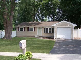 27 Blue Point Rd, Selden, NY 11784