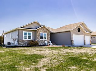 702 Mulhollen Dr, Harwood, ND 58042