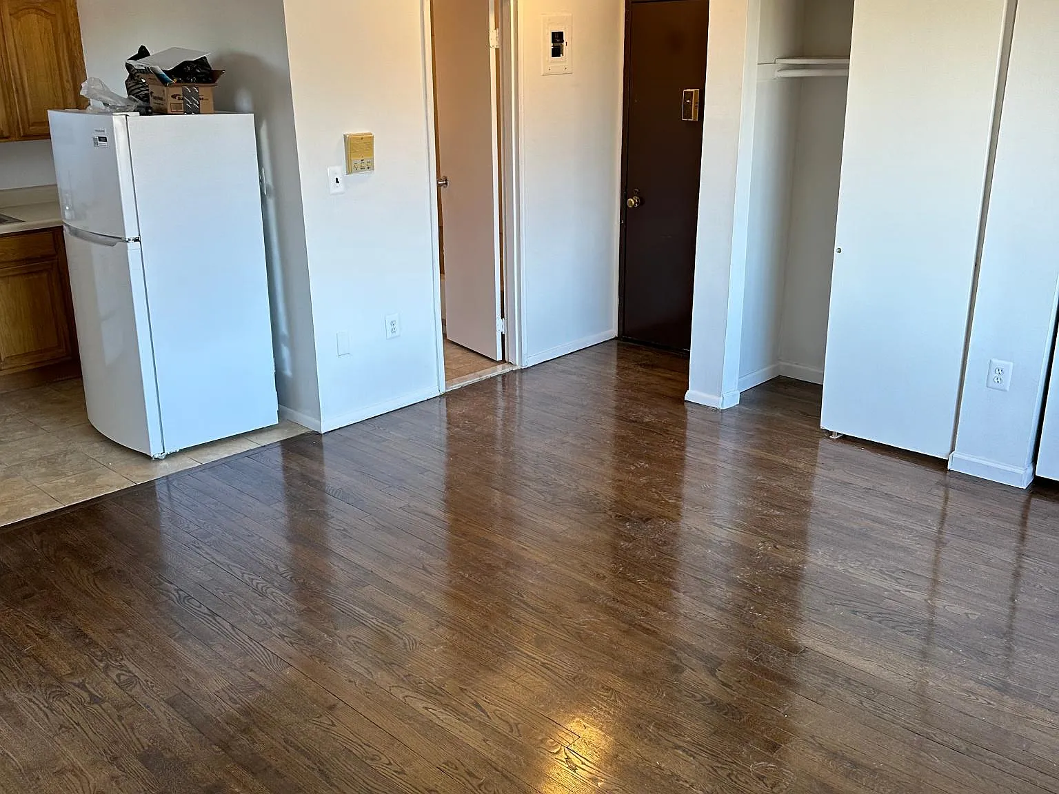 50 Willow Rd W — Photo 3