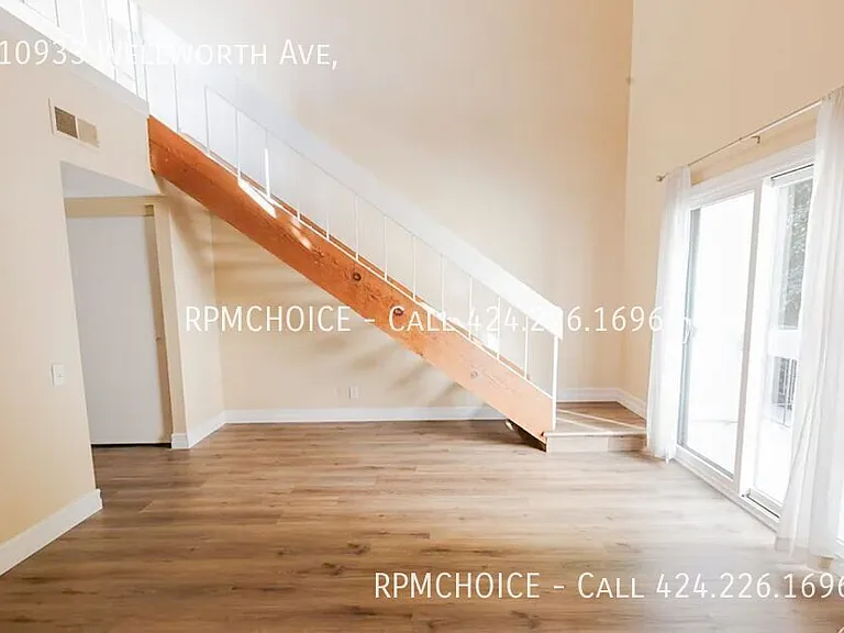 10933 Wellworth Ave — Photo 23