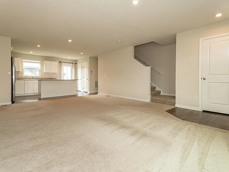 472 Roberta Dr — Photo 8