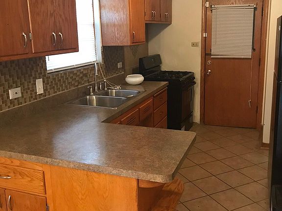 4th image of 7217 S Rockwell St #2