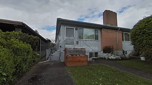 2709 NW Taylor Ave Photo 1