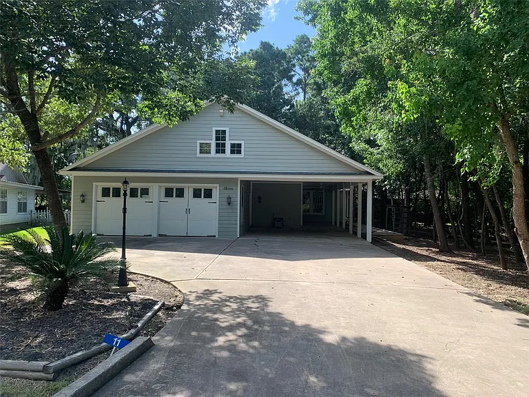 11 Lords Cir — Photo 1