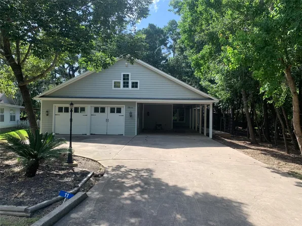 11 Lords Cir, Coldspring, TX 77331