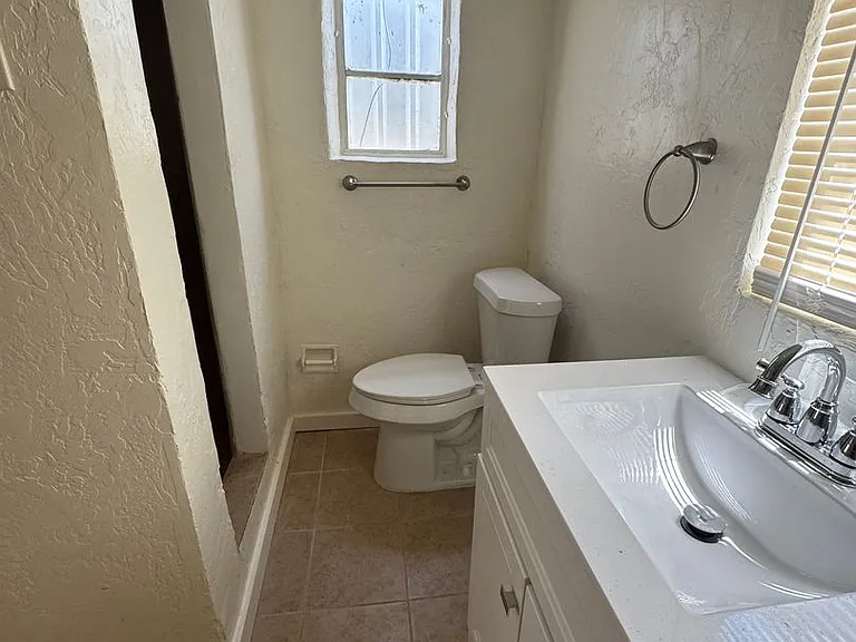 1604 W Juniper St #423 — Photo 9