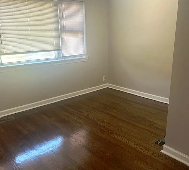 293 N Maple Ave #2L — Photo 8