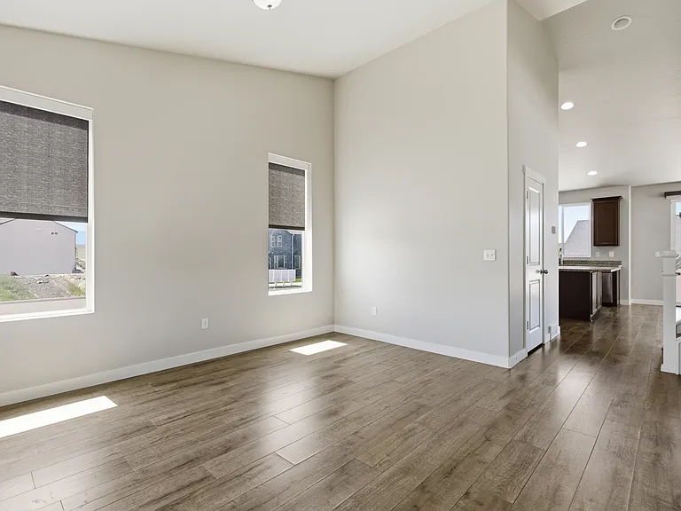 312 W Sapphire Dr — Photo 4