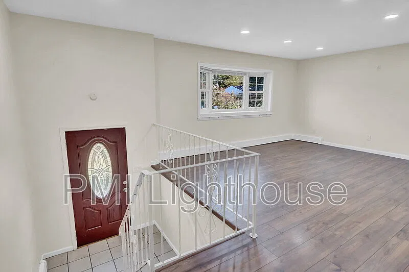 4 bed, 2.0 bath, $5,000 — Photo 4